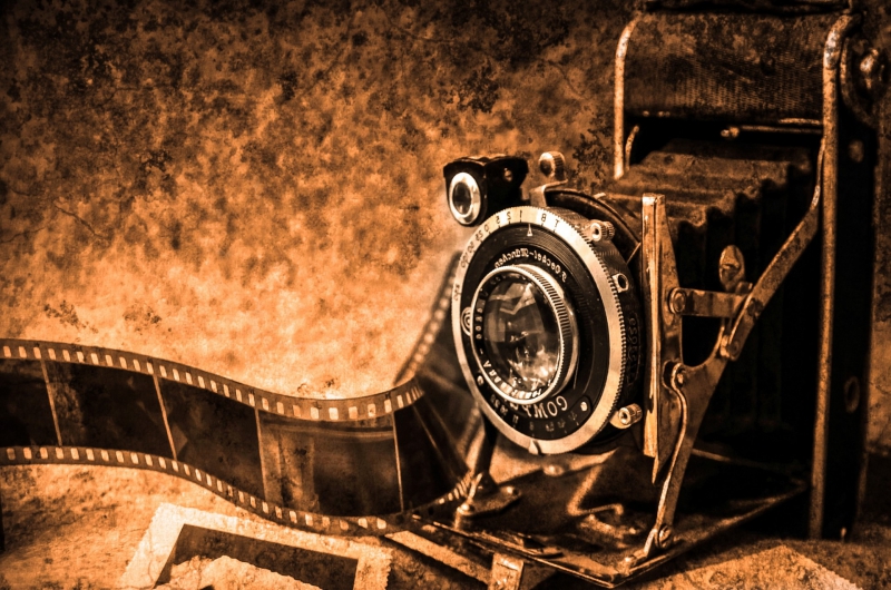 photographe-VALDEROURE-min_light-wood-night-camera-photography-vintage-1245236-pxhere.com